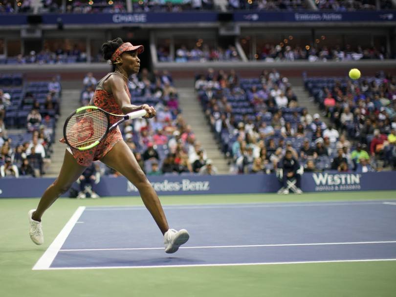 Venus Williams, 37 annigiocher per la 12 volta i quarti degli Us Open, dopo aver battuto Carla Suarez Navarro 6-3 3-6 6-1. Quest&#39;anno, per la prima volta in carriera, ha raggiunto i quarti in tutti e quattro i tornei dello Slam. Ora affronter Petra Kvitova
